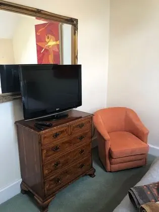 King Room, Shared Bathroom (The South Wing)