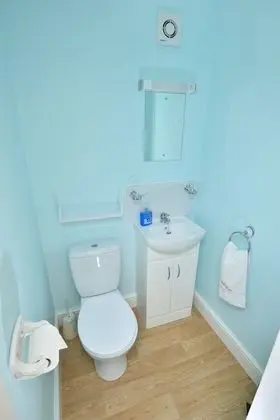 Tek Büyük veya İki Ayrı Yataklı Oda, Ortak Banyo