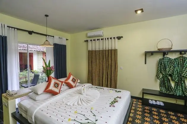 Studio Double Room with Balcony - Free Pick Up