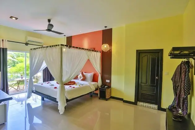 Studio Double Room with Balcony - Free Pick Up