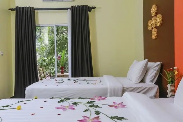 Studio Twin Room with Balcony - Free Pick Up