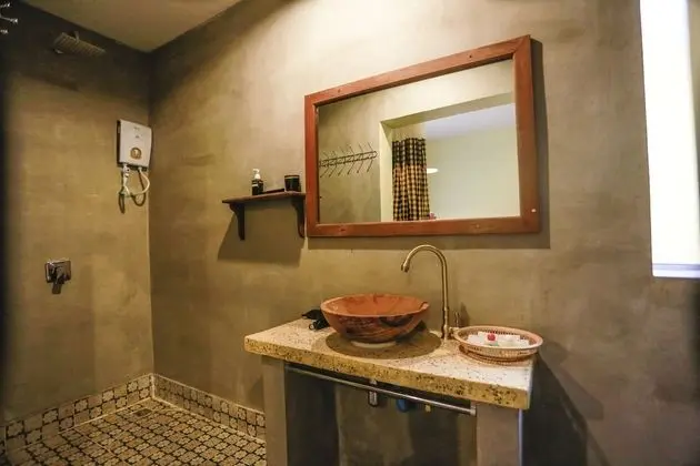 Studio Twin Room with Balcony - Free Pick Up
