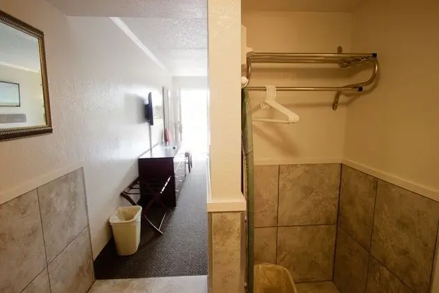 Mini Suite, 1 King Bed (Exterior Corridor)