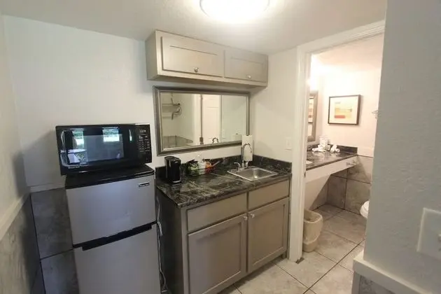 Mini Suite, 1 King Bed (Exterior Corridor)
