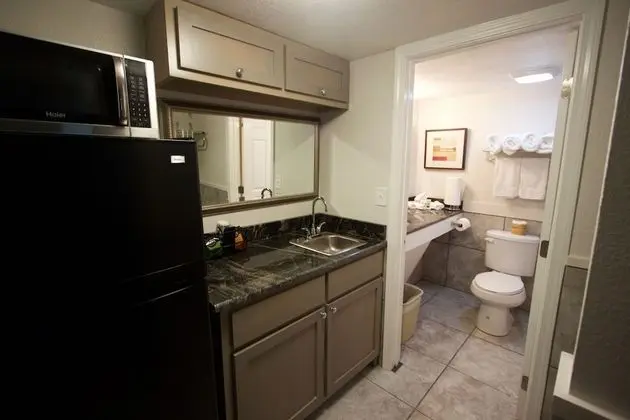 Mini Suite, 1 King Bed (Exterior Corridor)
