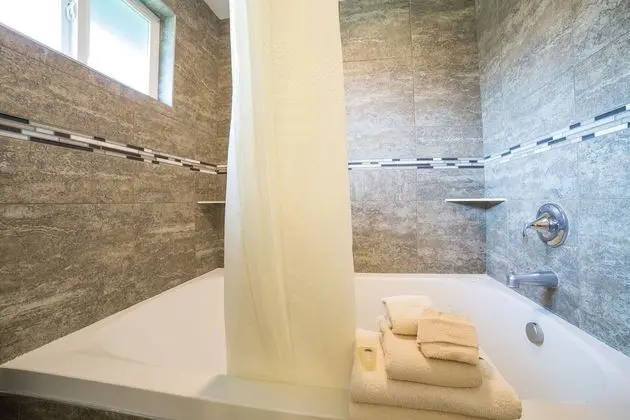 Classic Oda, 2 Büyük (Queen) Boy Yatak