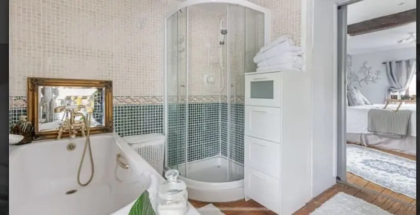 Comfort Ev, Banyolu/Duşlu (The Vale of Evesham)