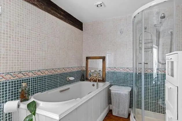 Comfort Ev, Banyolu/Duşlu (The Vale of Evesham)