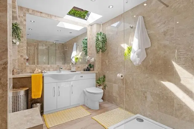 Comfort Ev, Banyolu/Duşlu (The Vale of Evesham)