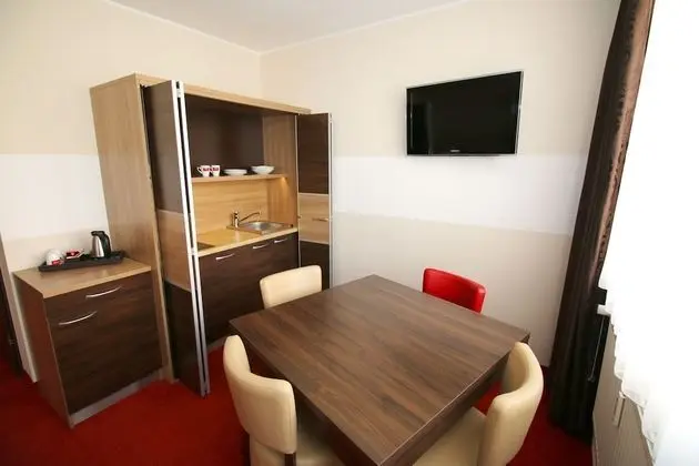 Standard Stüdyo, Küçük Mutfak