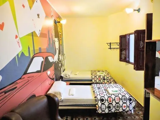 İki Ayrı Yataklı Oda, Ortak Banyo