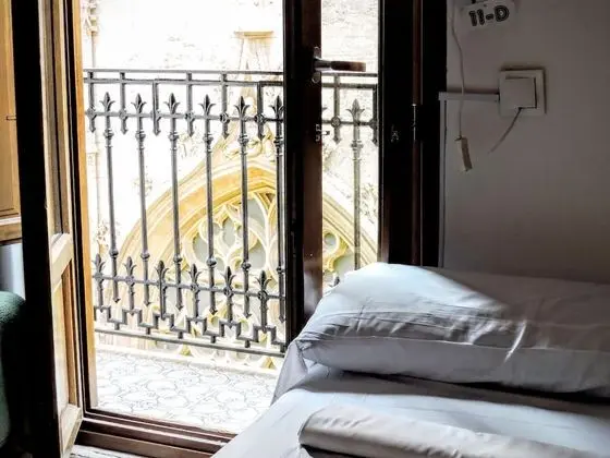 İki Ayrı Yataklı Oda, Ortak Banyo