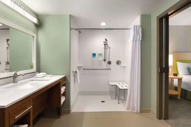 Süit, 2 Yatak Odası (Roll In Shower)
