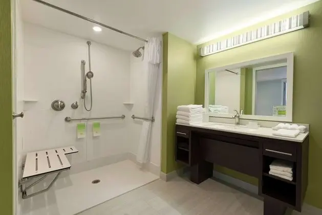 Süit, 1 En Büyük (King) Boy Yatak, Engellilere Uygun (Roll-in Shower)