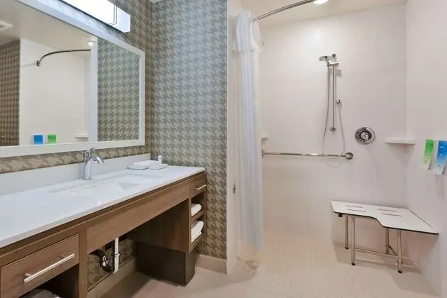 Stüdyo, 1 En Büyük (King) Boy Yatak, Engellilere Uygun (Mobility & Hearing, Roll-in Shower)
