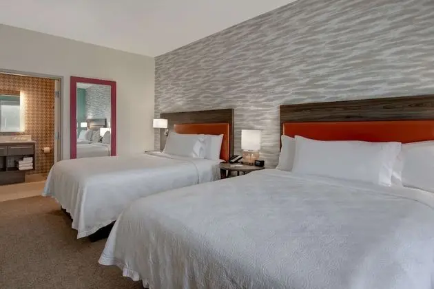 Süit, 2 Büyük (Queen) Boy Yatak, Engellilere Uygun (Mobility & Hearing, Roll-in Shower)