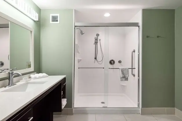 Süit, 1 En Büyük (King) Boy Yatak, Engellilere Uygun (Mobility & Hearing, Roll-in Shower)