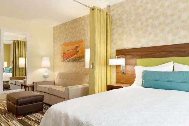 1 Queen Bed and 1 Double Sofa Bed