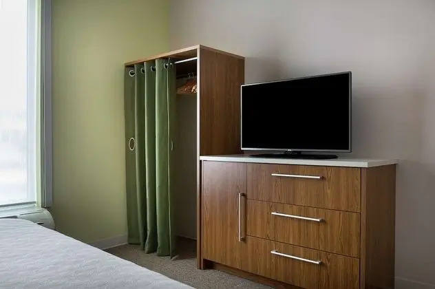 Süit, 1 En Büyük (King) Boy Yatak, Engellilere Uygun, Sigara İçilmez (Roll-in Shower)