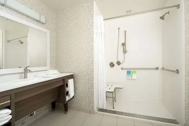 Stüdyo, 1 Büyük (Queen) Boy Yatak, Engellilere Uygun (Roll-In Shower)