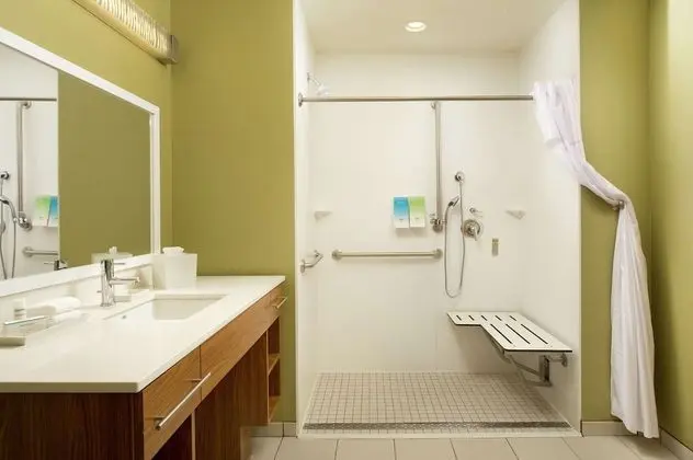 Süit, 1 En Büyük (King) Boy Yatak, Engellilere Uygun, Sigara İçilmez (Roll-in Shower)