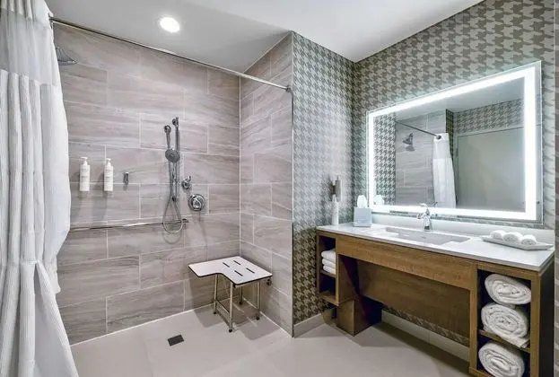 Oda, 1 Büyük (Queen) Boy Yatak, Engellilere Uygun, Sigara İçilmez (3x3 Shower)