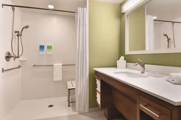 Stüdyo, 1 En Büyük (King) Boy Yatak, Engellilere Uygun, Sigara İçilmez (Roll-in Shower)