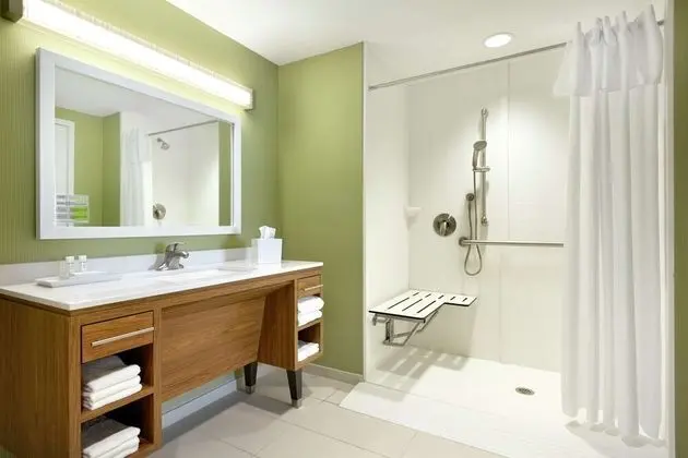 Süit, 1 En Büyük (King) Boy Yatak, Engellilere Uygun (Roll-in shower)