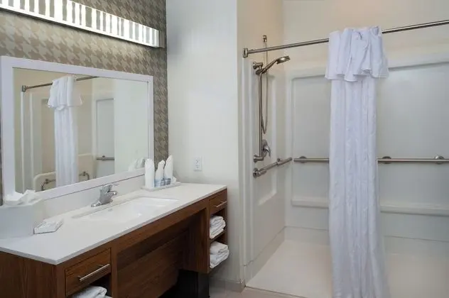 Süit, Engellilere Uygun, Sigara İçilmez (Roll-in Shower)