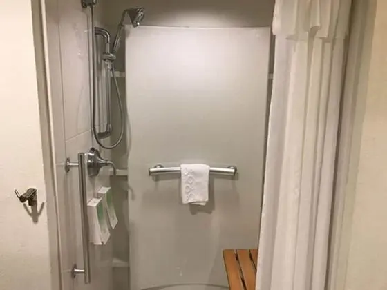 Oda, 1 En Büyük (King) Boy Yatak, Engellilere Uygun (3x3 Transfer Shower)