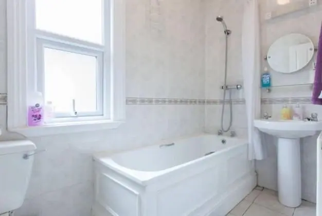 Dört Kişilik Oda, Ortak Banyo
