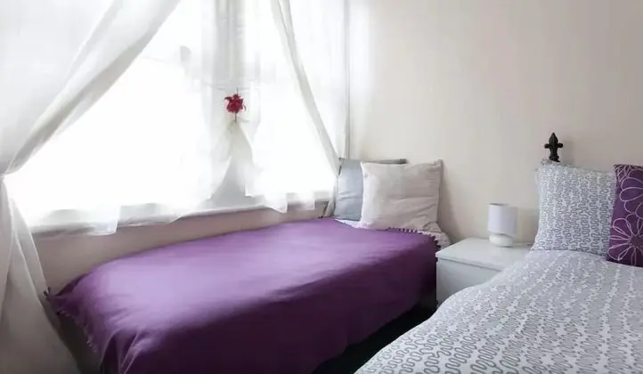 Tek Büyük veya İki Ayrı Yataklı Oda, Ortak Banyo