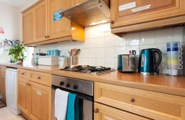 Tek Büyük veya İki Ayrı Yataklı Oda, Ortak Banyo
