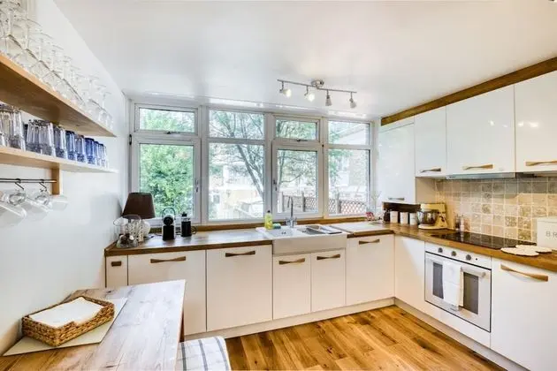 Ev (4 Bedrooms)