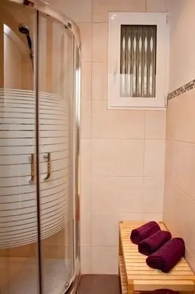 İki Ayrı Yataklı Oda, Ortak Banyo (Marr R2)