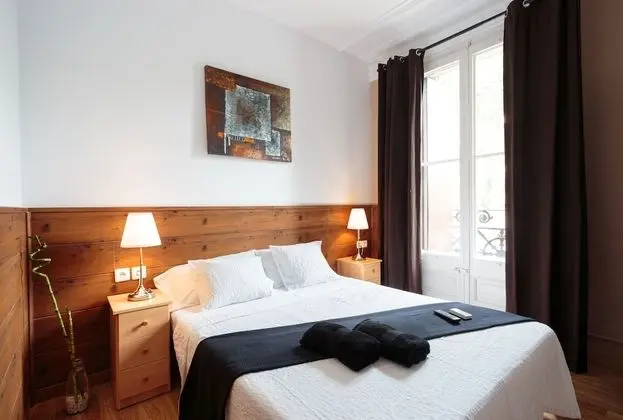 Tek Büyük Yataklı Oda, Ortak Banyo (Marr R1)