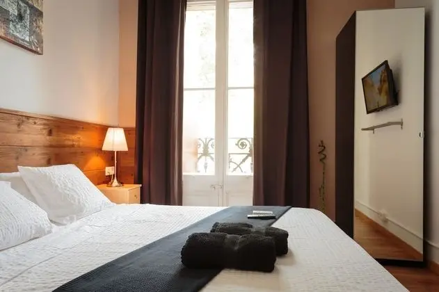 Tek Büyük Yataklı Oda, Ortak Banyo (Marr R1)