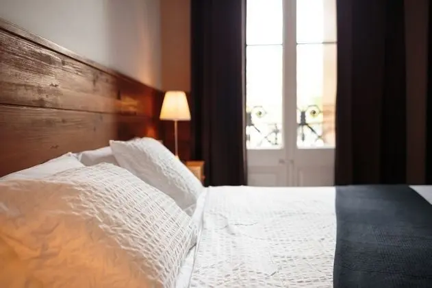 Tek Büyük Yataklı Oda, Ortak Banyo (Marr R1)