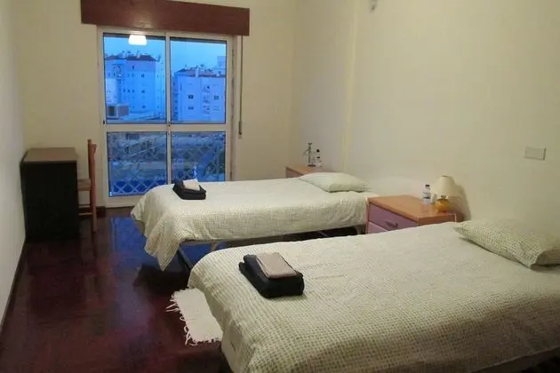 Basic Tek Büyük veya İki Ayrı Yataklı Oda, Ortak Banyo