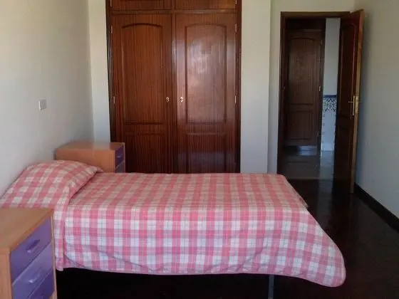 Basic Tek Büyük veya İki Ayrı Yataklı Oda, Ortak Banyo