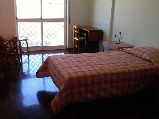 Basic Tek Büyük veya İki Ayrı Yataklı Oda, Ortak Banyo