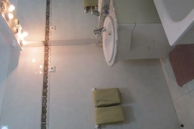 Basic Tek Büyük veya İki Ayrı Yataklı Oda, Ortak Banyo