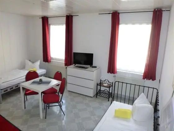 Basic Üç Kişilik Oda, Ortak Banyo (Zi 1-4-5-6-9)