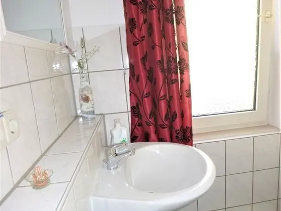İki Ayrı Yataklı Oda, Ortak Banyo (Zi 3-8 Hintergebäude)