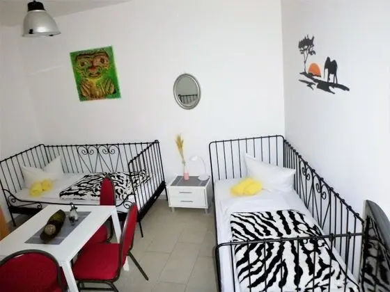 Superior Üç Kişilik Oda, Ortak Banyo (Zi 13)