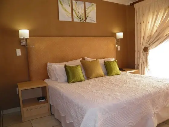 King/Twin Shower Kitchenette BNB