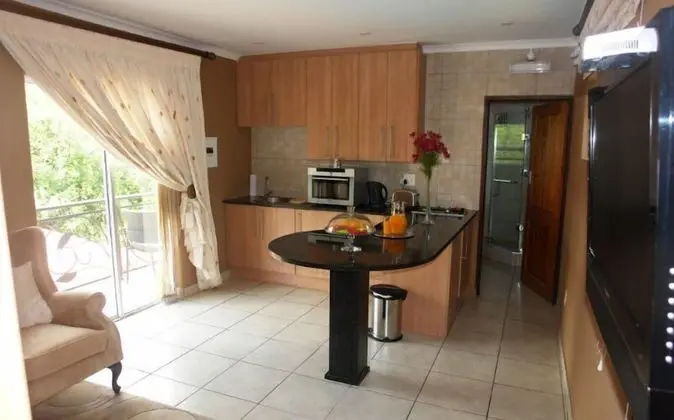 King/Twin Shower Kitchenette BNB