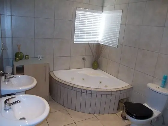 King/Twin Shower Kitchenette BNB