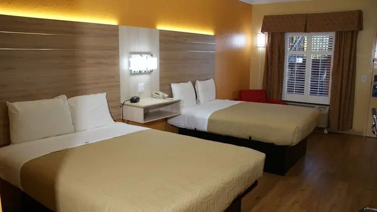 Oda, 2 Büyük (Queen) Boy Yatak, Sigara İçilmez