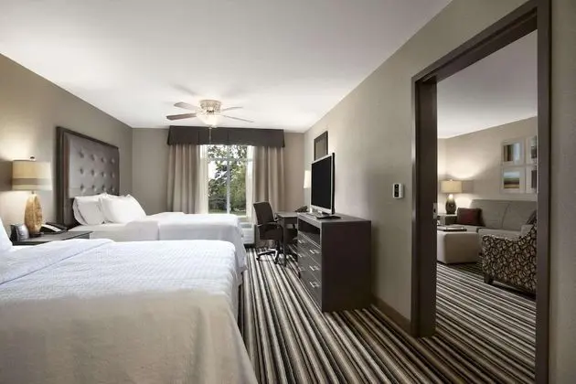 Suite, 2 Queen Beds, Accessible Tub (Mobility Hearing Accessible)